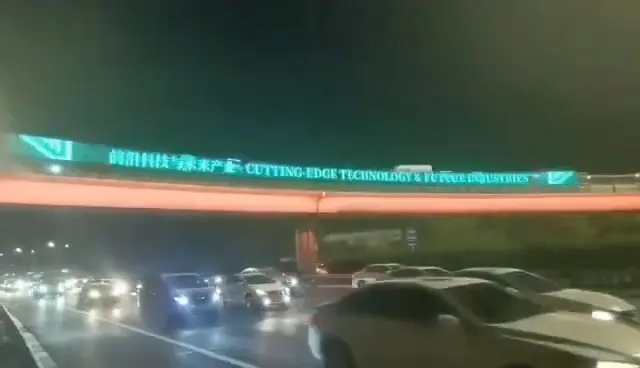 P6LED transparent guardrail display screen is applied in various occasions (2)61d